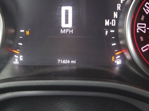 Used 2018 Dodge Challenger SXT image 30