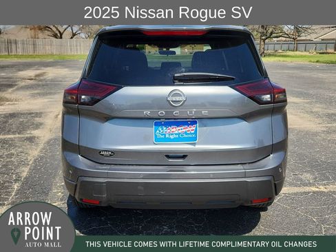 Used 2025 Nissan Rogue SV image 10