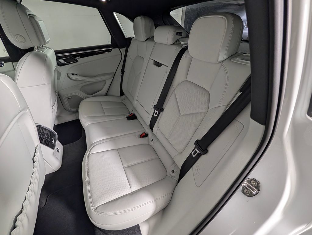 New 2026 Porsche Macan AWD/4WD image 24