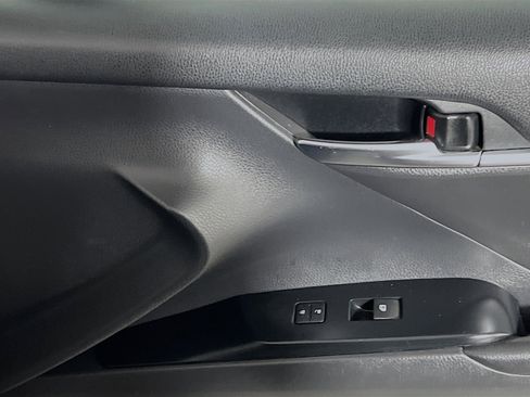 Used 2019 Toyota Camry SE FWD image 31