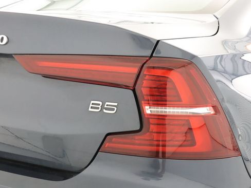 Used 2024 Volvo S60 B5 Core FWD image 10