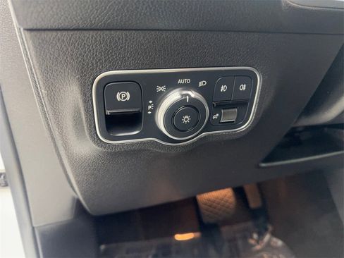 Used 2022 Mercedes-Benz GLB 250 w/ Premium Package Lite image 53