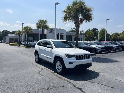 Used 2021 Jeep Grand Cherokee Laredo X RWD image 2