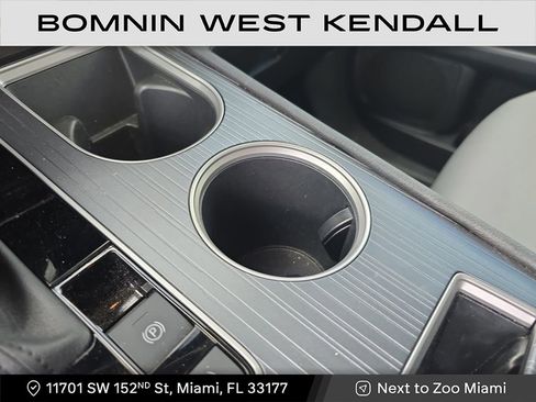 Used 2025 Toyota Sienna XLE image 23