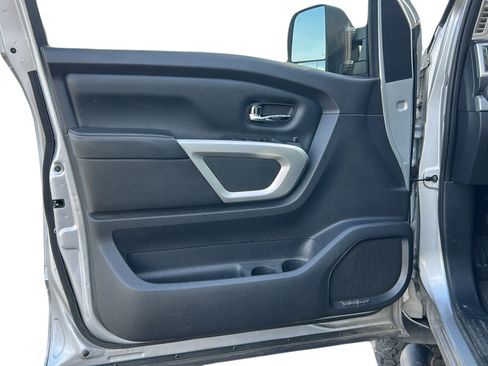 Used 2018 Nissan Titan PRO-4X w/ Pro-4x Utility Package AWD/4WD image 9