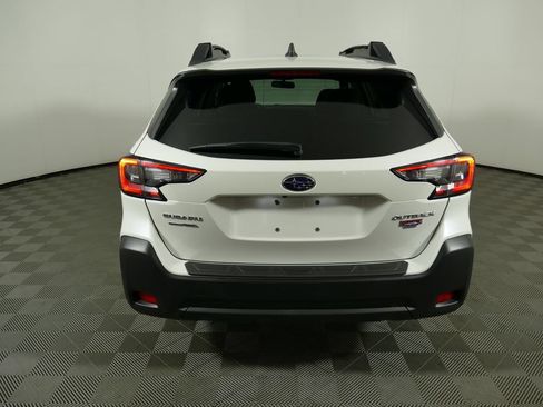 Used 2024 Subaru Outback Premium AWD/4WD image 4