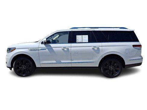 Used 2024 Lincoln Navigator L Reserve AWD/4WD image 2