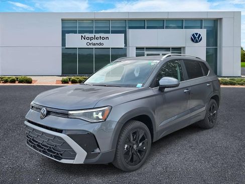 New 2026 Volkswagen Taos SE image 1
