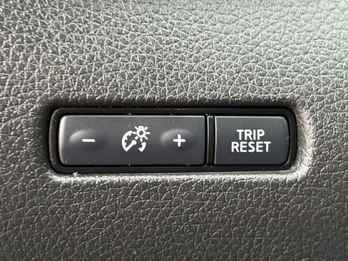 Used 2018 Nissan Rogue S image 19