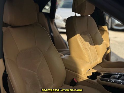 Used 2018 Porsche Macan AWD/4WD image 35