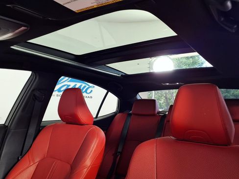 Used 2025 Toyota Camry XSE FWD image 16