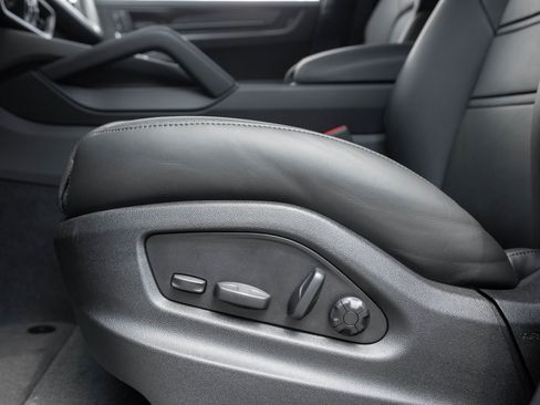 Used 2025 Porsche Cayenne Turbo image 23