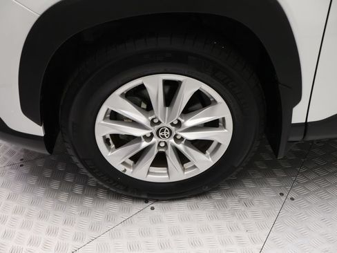 Certified 2024 Toyota Corolla Cross LE FWD image 4