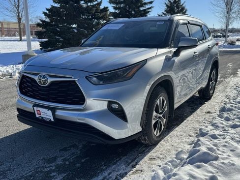 Certified 2022 Toyota Highlander XLE image 40