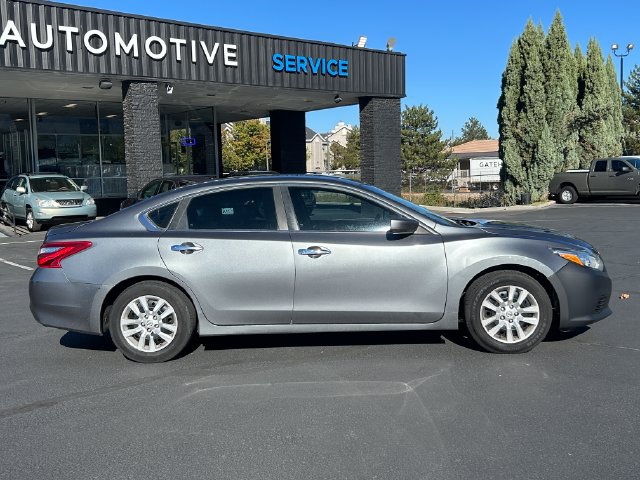 Used 2017 Nissan Altima 2.5 S w/ Power Driver Seat Package FWD image 2