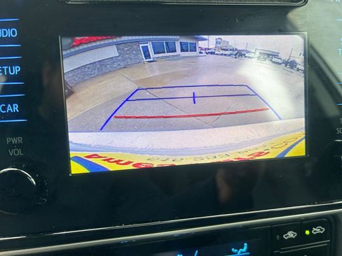 Used 2019 Toyota Corolla LE image 19