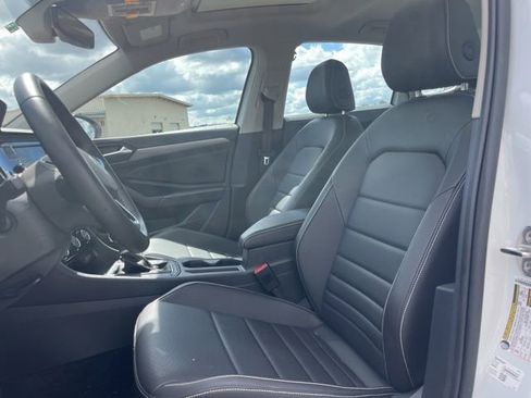 Used 2024 Volkswagen Jetta SE FWD image 10