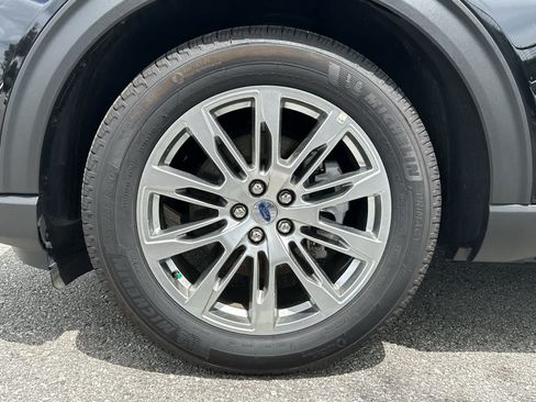 Used 2025 Ford Explorer Platinum RWD image 14
