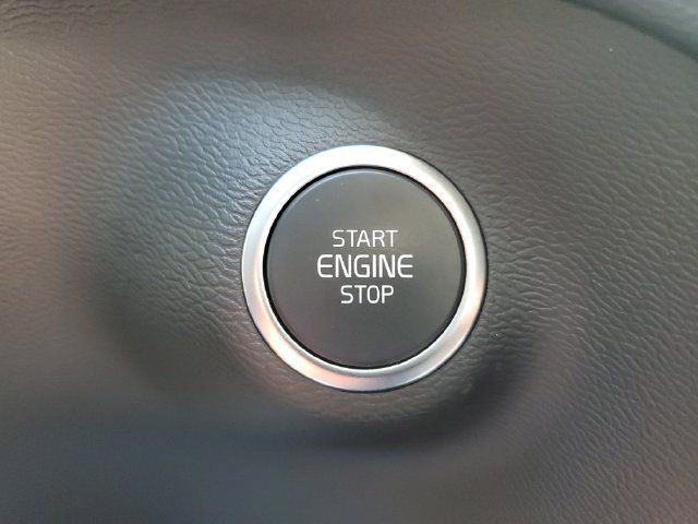 Used 2024 Volvo XC40 B5 Plus w/ Protection Package Premier AWD/4WD image 29