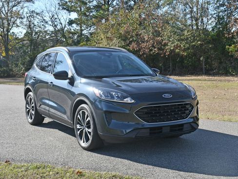 Used 2022 Ford Escape SE w/ SE Sport Appearance Package image 6