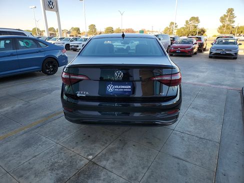Certified 2024 Volkswagen Jetta SE image 6