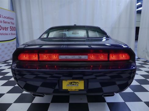 Used 2014 Dodge Challenger SXT RWD image 6