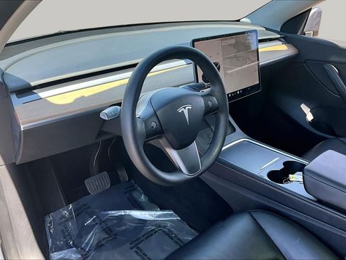 Used 2022 Tesla Model Y Long Range AWD/4WD image 17