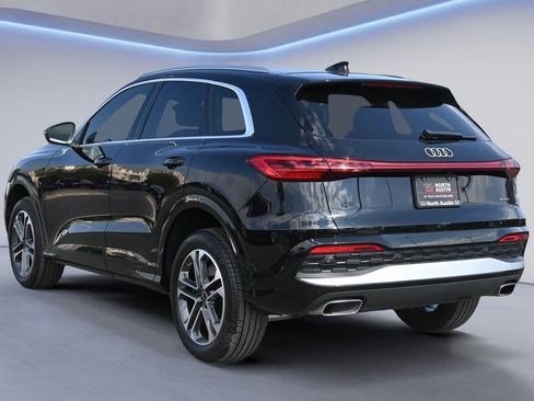 Used 2025 Audi Q5 Premium w/ Convenience Package image 3