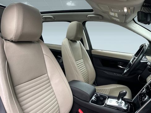 Used 2021 Land Rover Discovery Sport SE image 32
