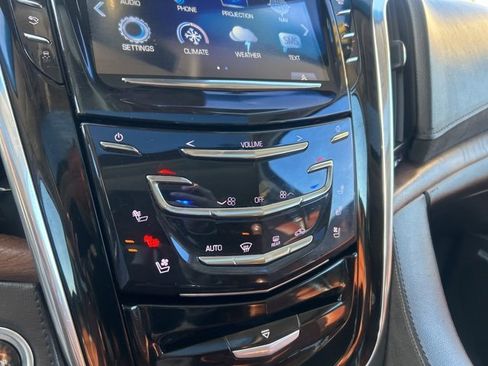 Used 2020 Cadillac Escalade Luxury image 32