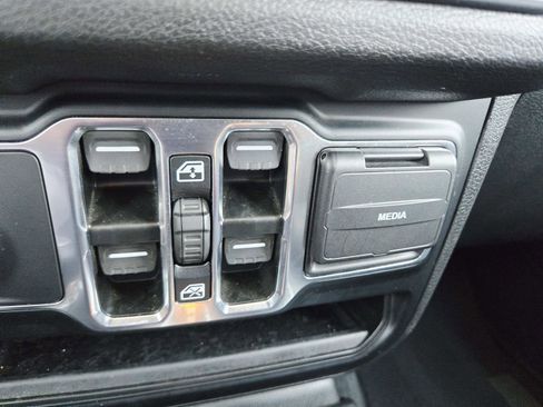 Used 2024 Jeep Wrangler Sport S image 33