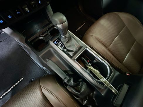 Used 2019 Toyota Tacoma Limited RWD image 22
