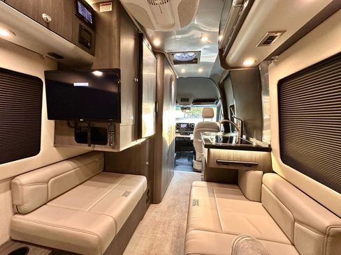 Used 2019 Mercedes-Benz Sprinter 2500 image 40