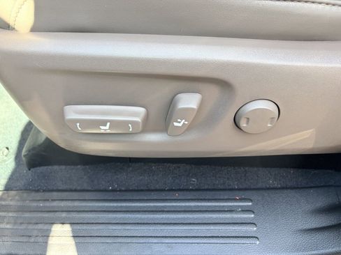 Used 2023 Lexus GX 460 Premium w/ Accessory Package AWD/4WD image 7