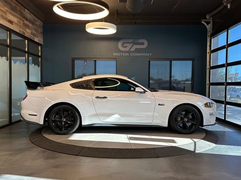 Used 2018 Ford Mustang GT RWD image 2