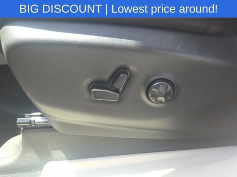 Used 2023 Chrysler Pacifica Touring-L FWD image 30
