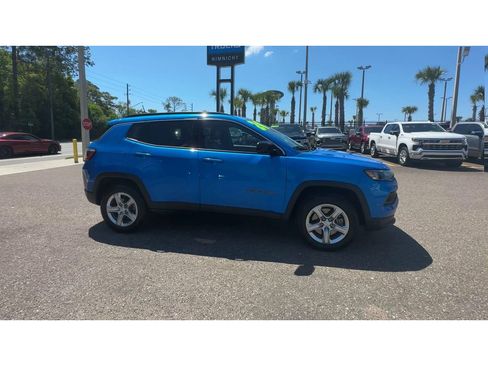 Used 2024 Jeep Compass Latitude AWD/4WD image 9