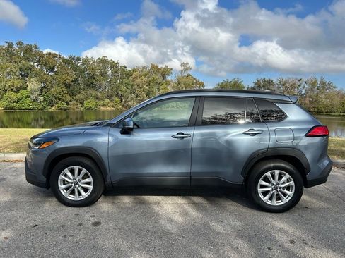 Used 2023 Toyota Corolla Cross LE image 2