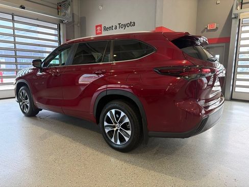 Used 2026 Toyota Highlander XLE AWD/4WD image 4