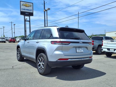 Used 2025 Jeep Grand Cherokee Limited w/ Luxury Tech Group II RWD image 2