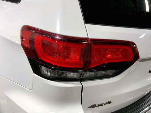 Used 2016 Jeep Grand Cherokee Laredo 75th Anniversary image 28