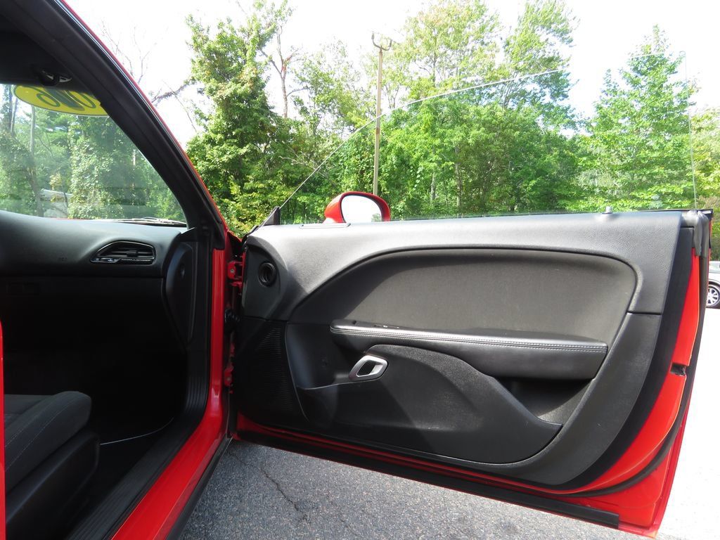 Used 2016 Dodge Challenger SXT RWD image 13