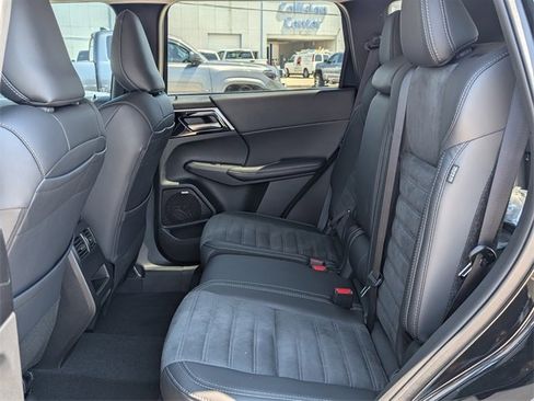 New 2025 Mitsubishi Outlander SE image 23