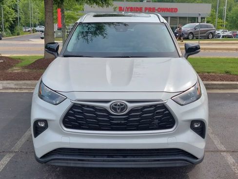Used 2023 Toyota Highlander XLE FWD image 5