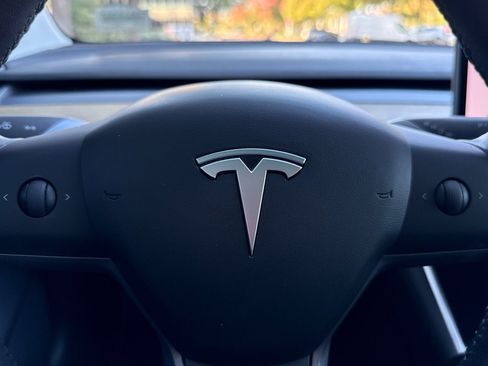 Used 2020 Tesla Model 3 Performance image 27