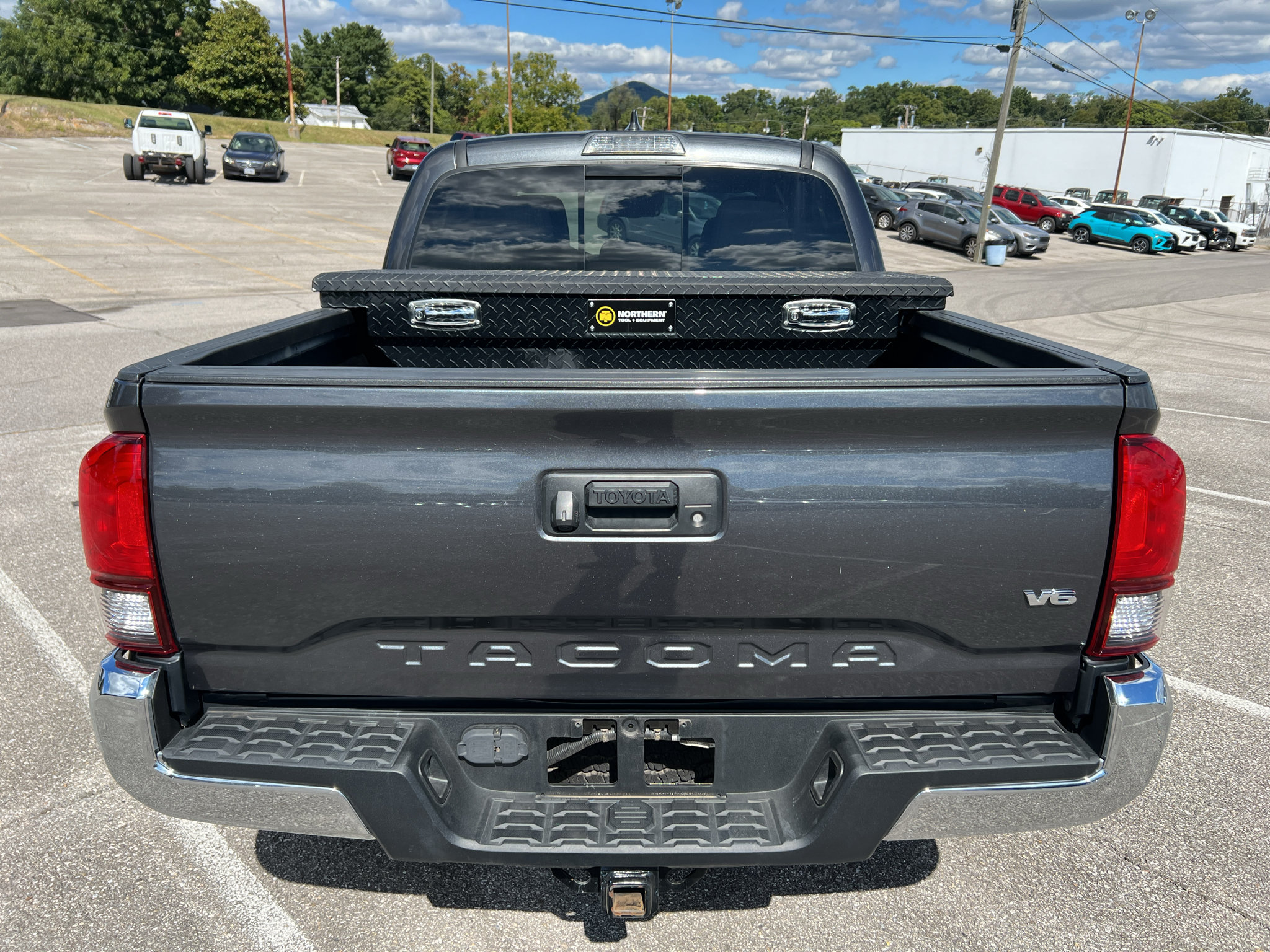 Used 2018 Toyota Tacoma TRD Off-Road AWD/4WD image 4