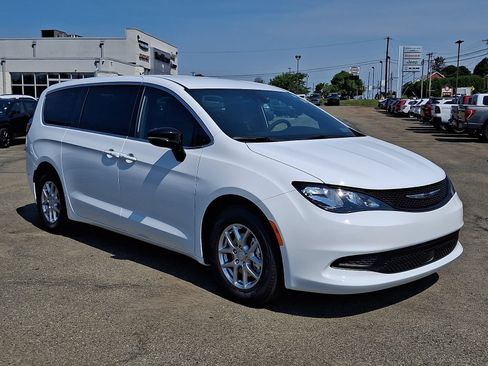 New 2027 Chrysler Pacifica LX FWD image 1