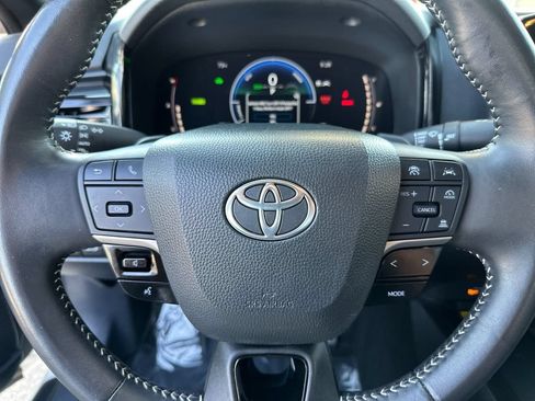 Used 2025 Toyota Camry SE FWD image 21