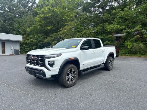 Used 2025 GMC Canyon AT4 AWD/4WD image 1