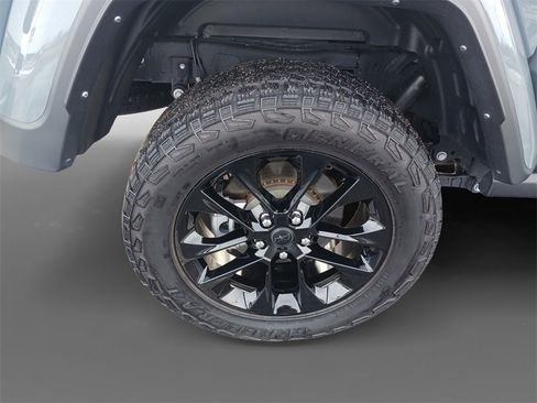 Used 2025 Jeep Gladiator Sport image 10